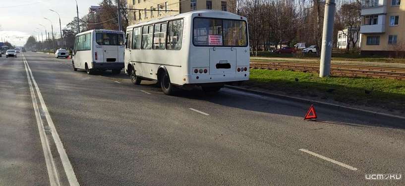 В Орле столкнулись две маршрутки. Два пассажира получили травмы В Орле столкнулись две маршрутки. Два пассажира получили травмы