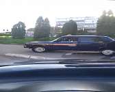 Во Мценске таксист проехал по тротуару в метре от детей. Видео