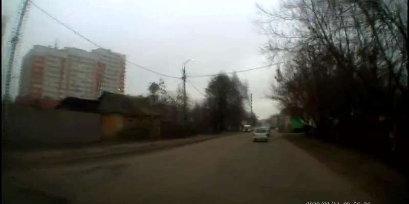 Видео: в Орле средь бела дня горят фонари в районе стадиона им. Ленина