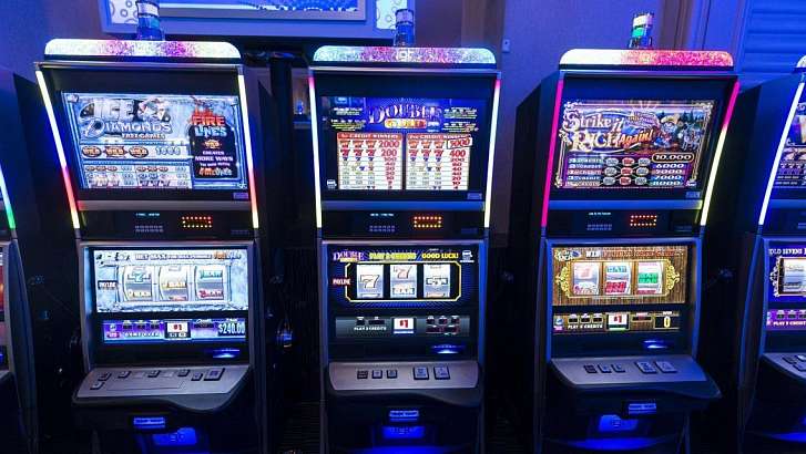 Группа из 4-х человек незаконно проводила азартные игры в Орле