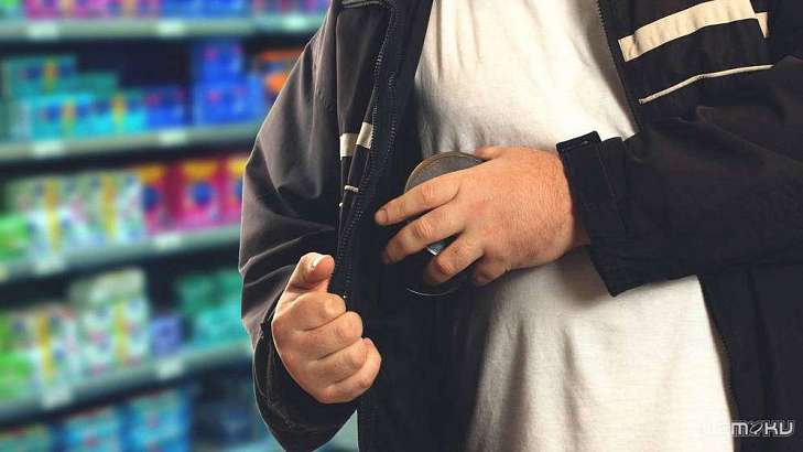 19-летний орловчанин вынес из магазина автокосметику, спрятав ее под курткой