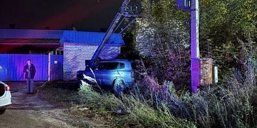 автомобильная авария В Орле иномарка врезалась в столб. Пострадал водитель
