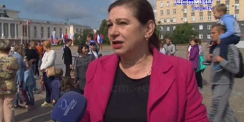На центральной площади звезды спорта провели для орловчан утреннюю зарядку