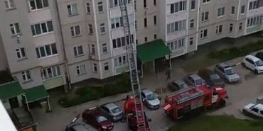 пожар в Орле Орловские огнеборцы вынесли из горящей квартиры двух детей