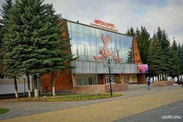 В Орле подрядчик завершает благоустройство территории у КДЦ "Металлург"