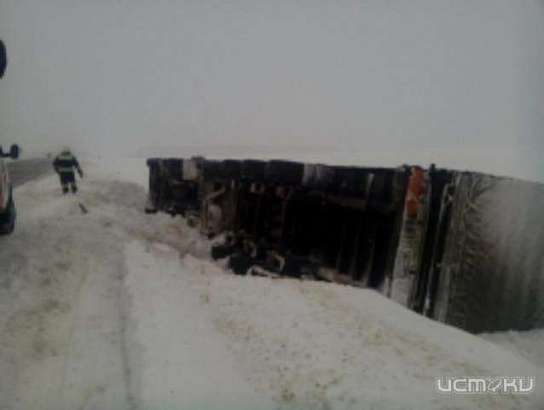 В Покровском районе перевернулся «МАН»