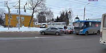 Авария на перекрестке улиц Лескова и Наугорского шоссе