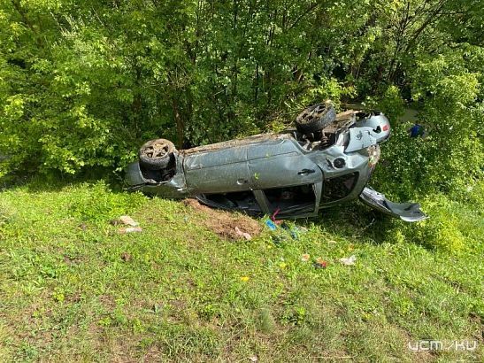 Под Орлом перевернулась «Лада»: женщина погибла, ребенок в больнице