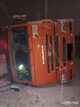 В Орле перевернулся «Камаз». Водитель получил травмы