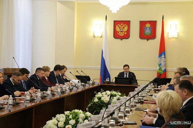 Орловский губернатор поручил усилить безопасность на новогодних каникулах 