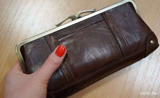 Посиделки в кафе закончились для орловчанки потерей вещей на 20 тысяч рублей