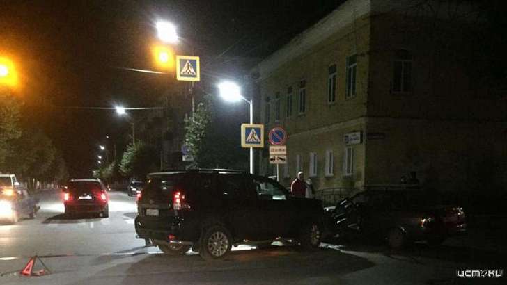 В Ливнах не поделили перекресток «Лада» и внедорожник 