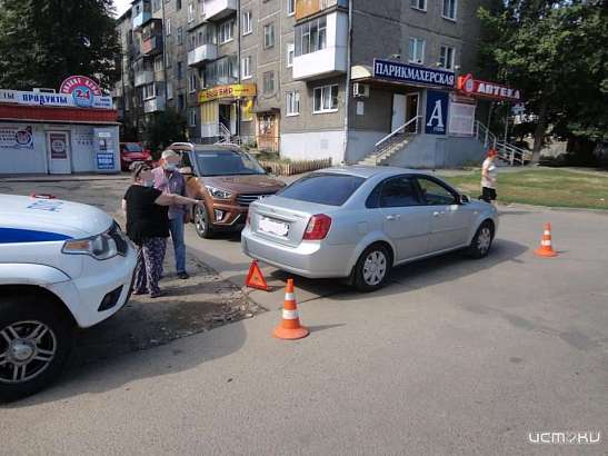 В Орле пенсионер, сдавая задним ходом, сбил пешехода