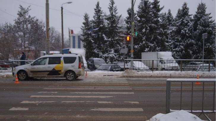 В Орле водитель «Лады» на пешеходном переходе сбил женщину