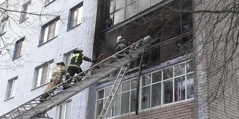 Под Орлом из-за пожара в пустующей квартире эвакуировали семь человек