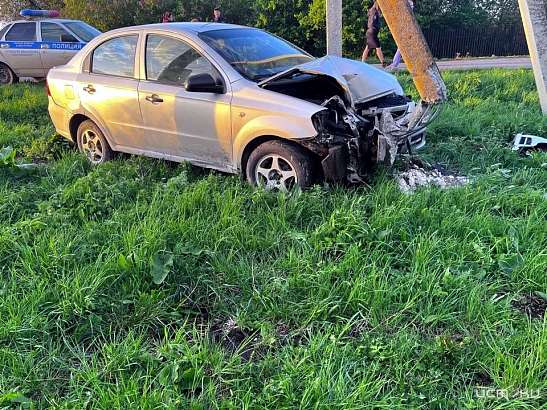 На Орловщине водитель «Шевроле» угодил в световую опору