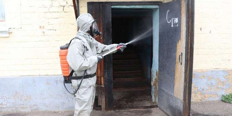 В Орле спасатели провели дезинфекцию «брошенных» домов