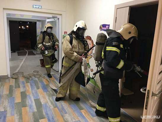 Орловские огнеборцы тренировались тушить ночной пожар в детском саду