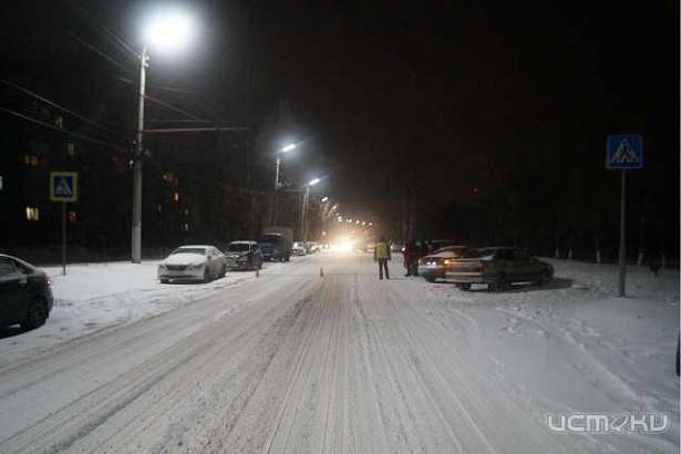 В Орле 17-летний парень попал под машину, переходя дорогу в неположенном месте
