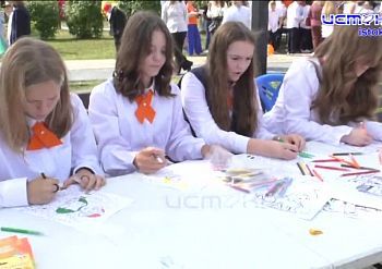 Орловские спасатели и их коллеги традиционно развлекали жителей и гостей города в детском паре по случаю дня знаний