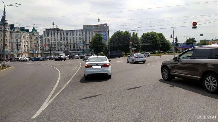 В Орле учебный автомобиль попал в ДТП. Травмировался ученик