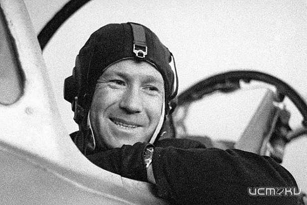 «Первый человек в открытом космосе»: в Орле работает выставка к 85-летию Алексея Леонова