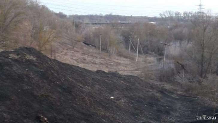 На Орловщине начала гореть сухая трава: накануне потушили девять очагов