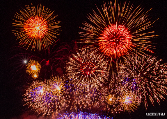 Небо Орла озарит праздничный 200-метровый фейерверк в честь Дня Победы