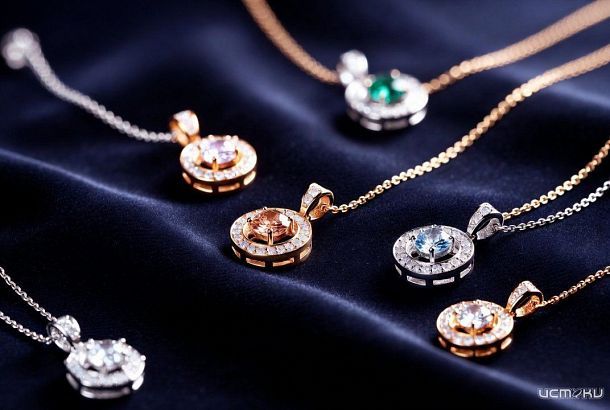 Элегантные кулоны: секрет создания утонченного и по-настоящему дорогого образа