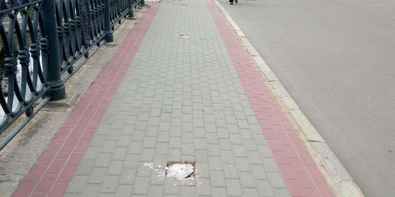 Похитителя плитки на Александровском мосту в Орле поймали с поличным