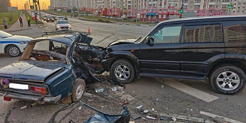 В Орле пенсионерка скончалась в столкновении легковушки и внедорожника