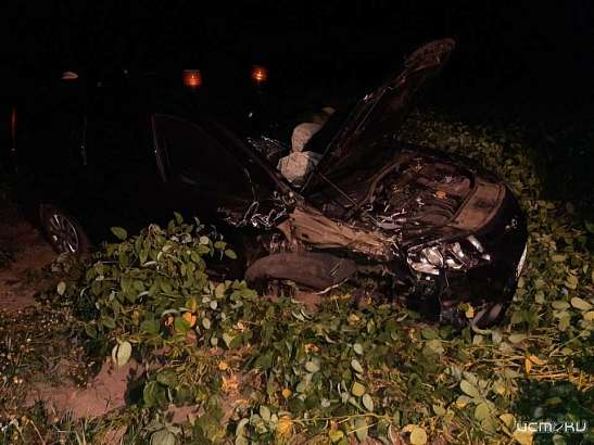 На трассе под Орлом легковушка сбила пешехода, врезалась в «Камаз» и улетела в кювет