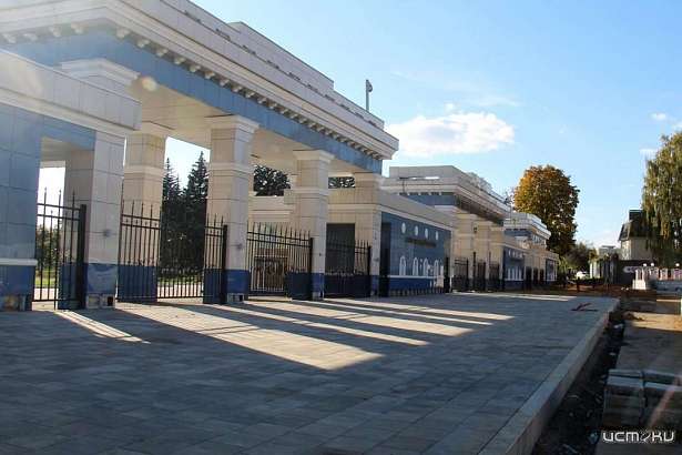 Парахин показал, как проходит благоустройство пл. им. Жукова