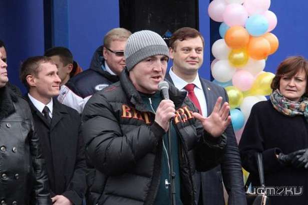 Чемпион мира в тяжелом весе Денис Лебедев принял участие в открытии ФОКа в Залегощи