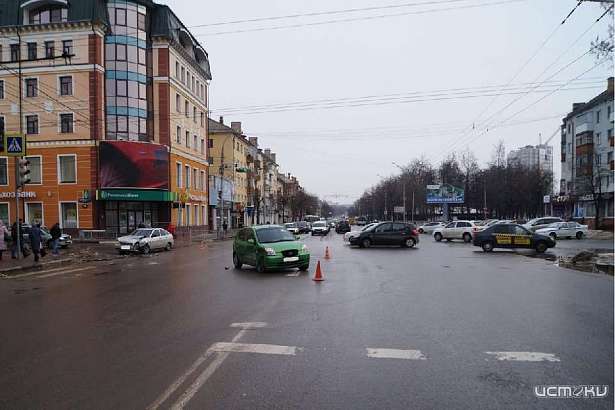 В Орле пострадал человек из-за неосторожного водителя «Лады»