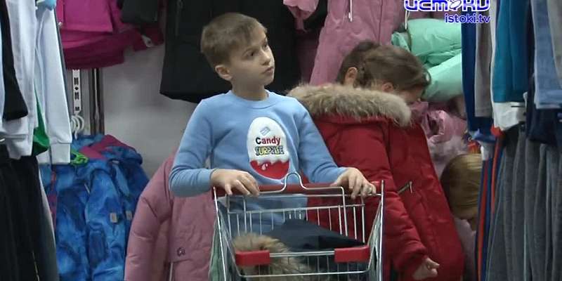 Одежда на любой вкус: перед Новым годом орловский «ЭконоМаркет» подарил праздник ребятам из интерната