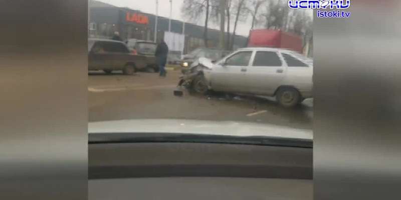 Видео: на Московском шоссе в Орле собралась пробка из-за серьезного ДТП