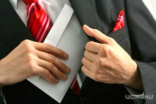 В Дмитровском районе чиновник потратил бюджетные деньги себе на премию