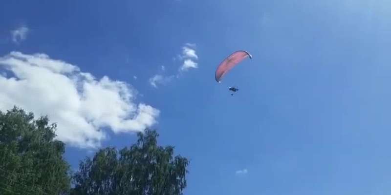 Под Ливнами на газовую трубу рухнул параплан