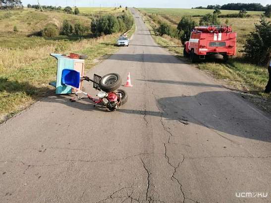 Под Орлом водитель на мотоблоке решил в прицепе покатать девочку, но поездка обернулась ЧП