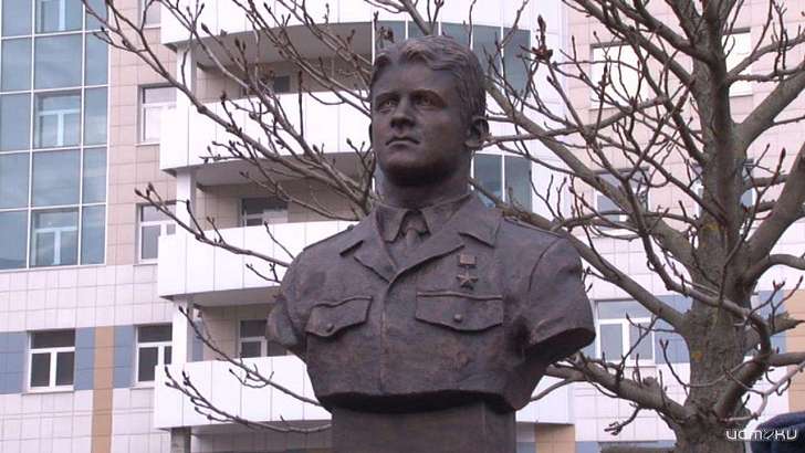 В Орле открыли бюсты двух погибших в Чечне бойцов