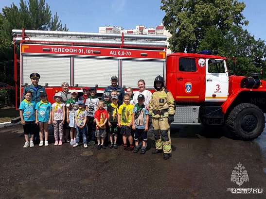 В гости к орловским огнеборцам вновь пришли школьники