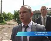 Мусор в городе, некошеная трава, брошенные и аварийные дома. Усиков провёл рейд по Заводскому району