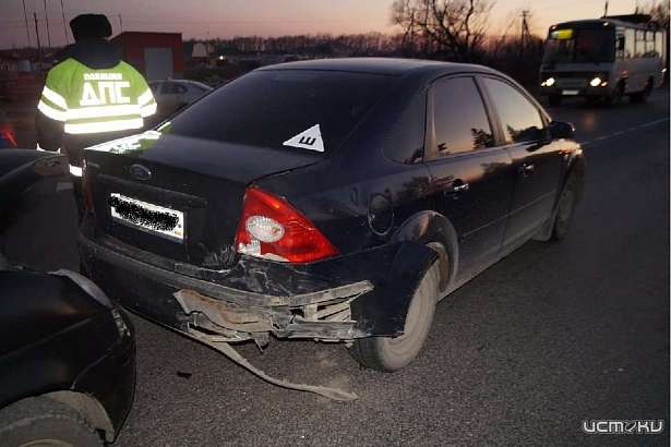 Под Орлом автоледи не выдержала дистанцию и въехала в попутную иномарку