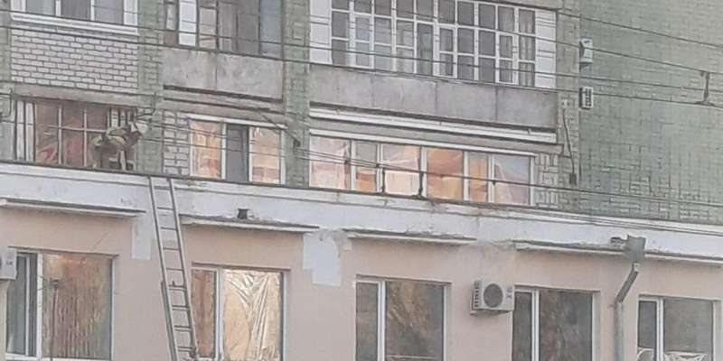 В Орле женщина насмерть разбилась, упав с 7-го этажа на козырек здания