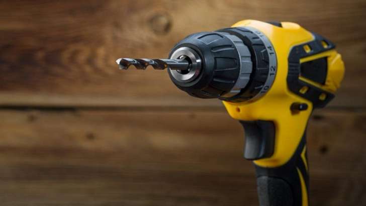 У жителя Орловщины украли дрель и электропилу из гаража