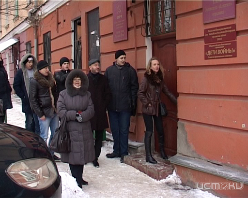 Членов Северного райкома КПРФ не пустили в здание регионального отделения партии