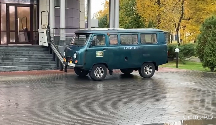 Орловская область передала бойцам на фронт "УАЗ"