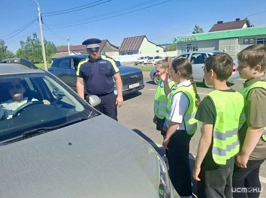 Госавтоинспекция провела урок безопасности для младших школьников в Нарышкино