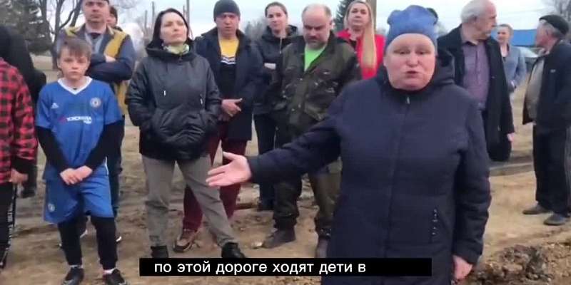 «Наша деревня как отчуждение». Жители д. Леженки просят Клычкова отремонтировать дорогу
